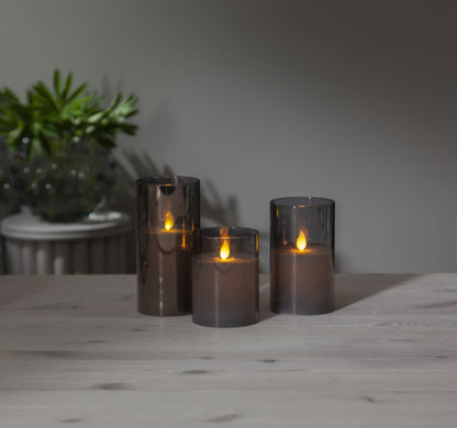 Lumanare LED 7.5x10cm SMOKY alimentata cu baterie, intrerupator pornit/oprit, timer FLAMME